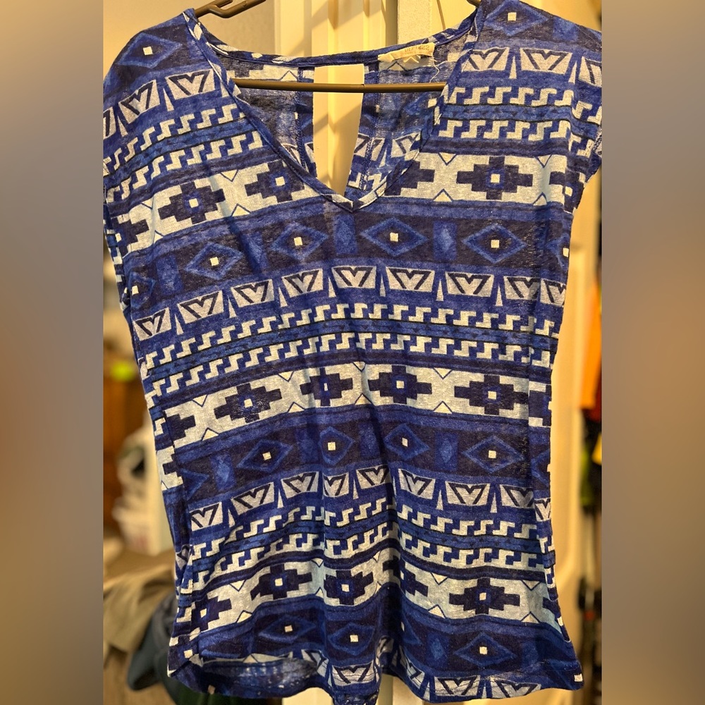 Light weight breezey Aztec print